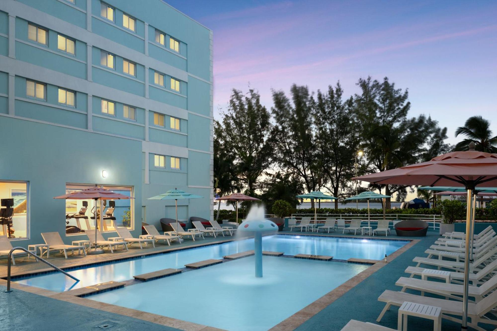 Courtyard By Marriott Nassau Downtown/Junkanoo Beach Ngoại thất bức ảnh